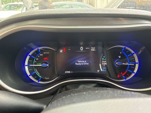 Used 2023 Chrysler Pacifica Touring-L FWD image 16
