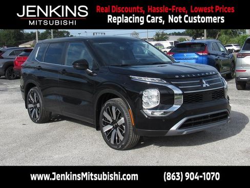 New 2025 Mitsubishi Outlander SE image 1