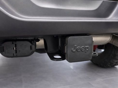 Used 2025 Jeep Wrangler Unlimited Rubicon AWD/4WD image 7