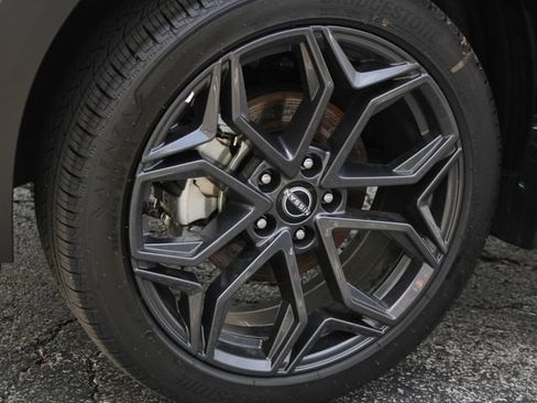 Used 2025 Nissan Kicks SR AWD/4WD image 11