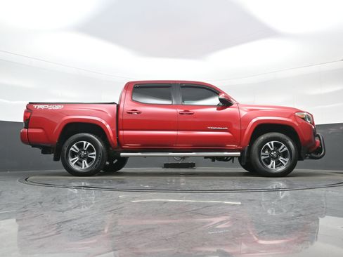 Used 2019 Toyota Tacoma TRD Sport image 31
