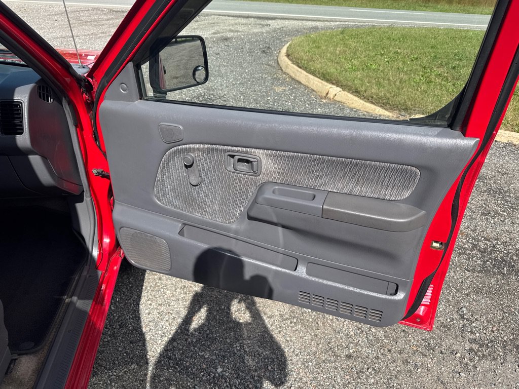 Used 2000 Nissan Frontier XE RWD image 19