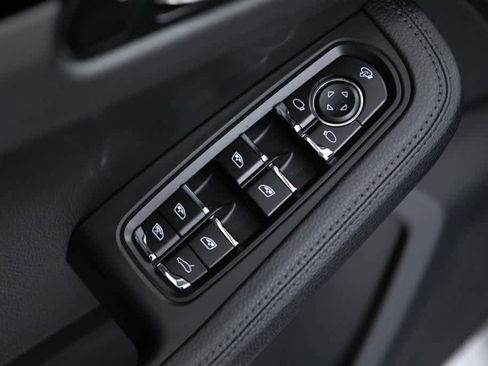 Used 2025 Porsche Macan image 22