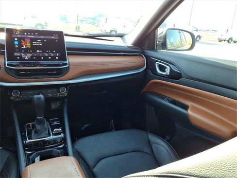 Used 2024 Jeep Compass Limited image 9