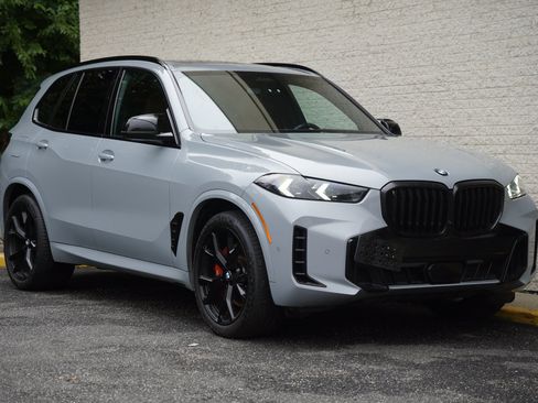 Used 2024 BMW X5 xDrive40i w/ M Sport Package AWD/4WD image 9
