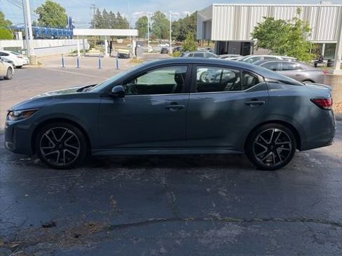 Used 2025 Nissan Sentra SR w/ SR Premium Package FWD image 11
