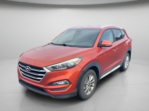 Used 2017 Hyundai Tucson SE Plus AWD/4WD image 2