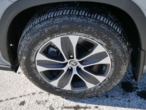 Certified 2024 Toyota Highlander XLE image 15