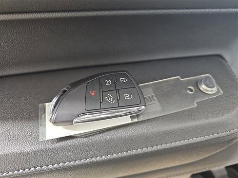 Used 2024 Chevrolet Silverado 1500 LT image 39