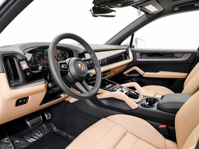 Certified 2026 Porsche Cayenne AWD/4WD image 4