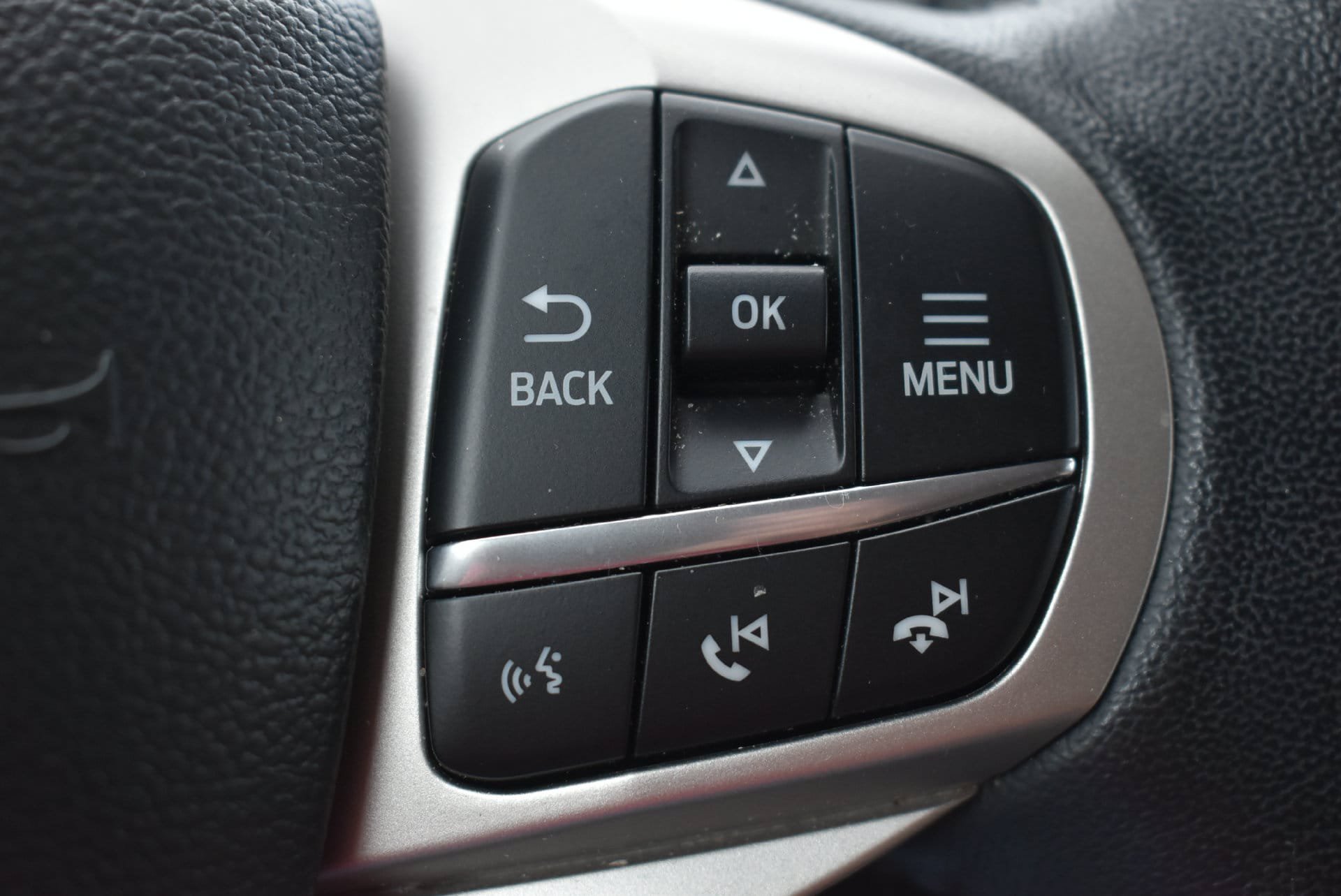 Used 2023 Ford Explorer Limited AWD/4WD image 21