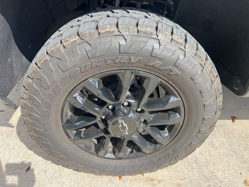 Used 2025 Chevrolet Silverado 2500 LTZ w/ Trail Boss Package image 3