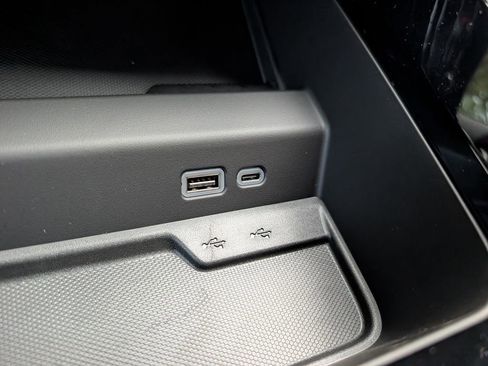 New 2026 Chevrolet Suburban Premier AWD/4WD image 32