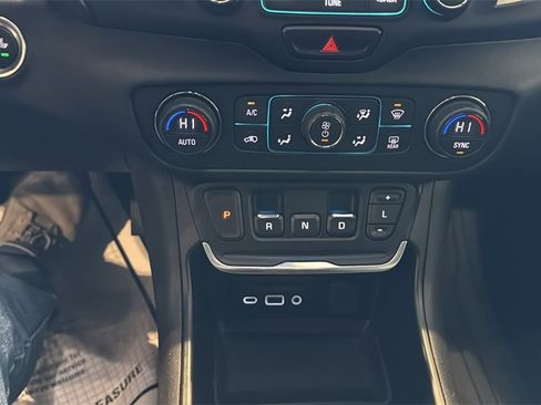 Used 2018 GMC Terrain SLT w/ Preferred Package image 28