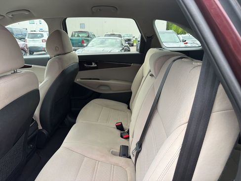 Used 2018 Kia Sorento AWD image 17