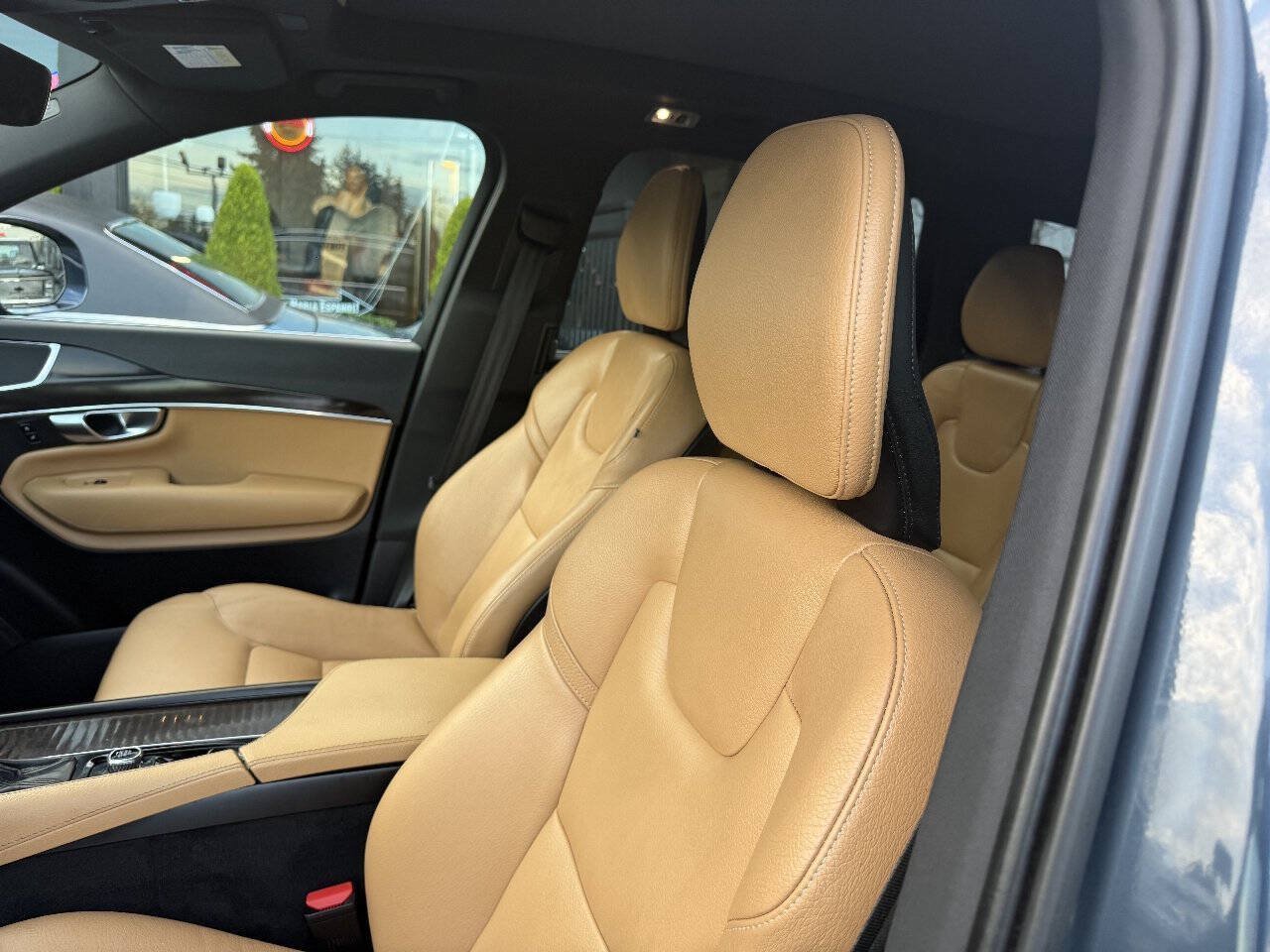 Used 2019 Volvo XC90 T6 Momentum w/ Advanced Package AWD/4WD image 16