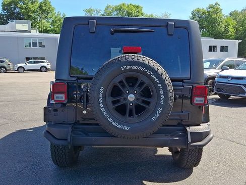 Used 2017 Jeep Wrangler Unlimited Sahara AWD/4WD image 9
