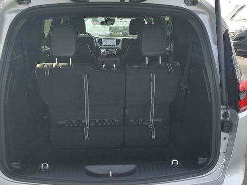 New 2026 Chrysler Pacifica Select image 9