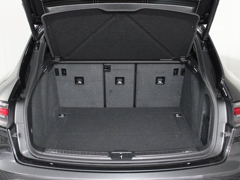 Used 2025 Porsche Macan image 13