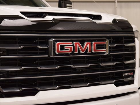 Used 2025 GMC Sierra 2500 AT4 w/ AT4 Premium Plus Package AWD/4WD image 10