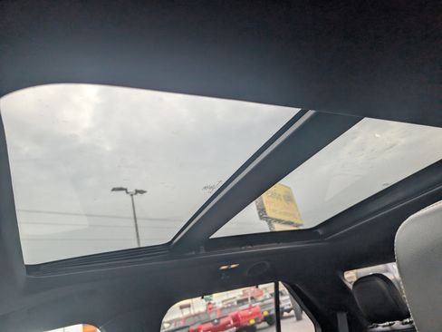 Used 2020 Ford Explorer Limited w/ Class III Trailer Tow Package image 13