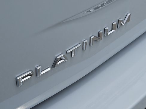 Used 2025 Ford Expedition Platinum AWD/4WD image 12