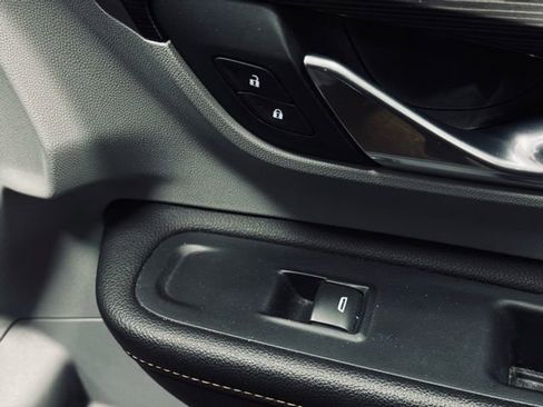 Used 2019 GMC Terrain SLT w/ Preferred Package image 16