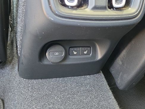 Certified 2025 Volvo XC40 B5 Core AWD/4WD image 17