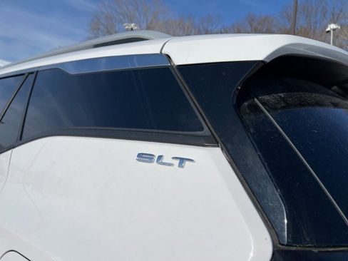 Used 2023 GMC Terrain SLT image 4