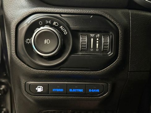 Used 2022 Jeep Wrangler Unlimited Sahara w/ Cold Weather Group AWD/4WD image 27