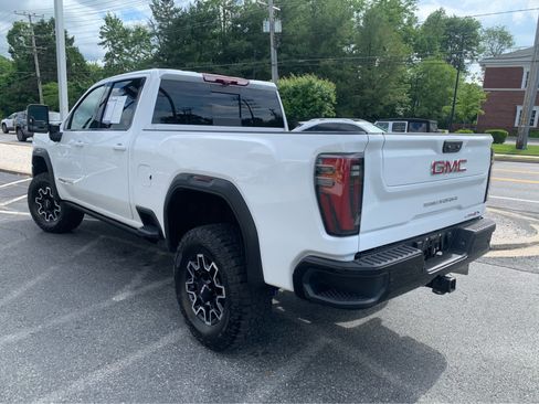 Used 2025 GMC Sierra 2500 AT4X AWD/4WD image 4