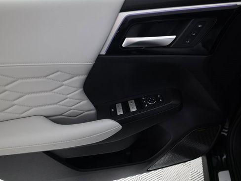 Used 2025 Mitsubishi Outlander AWD image 17