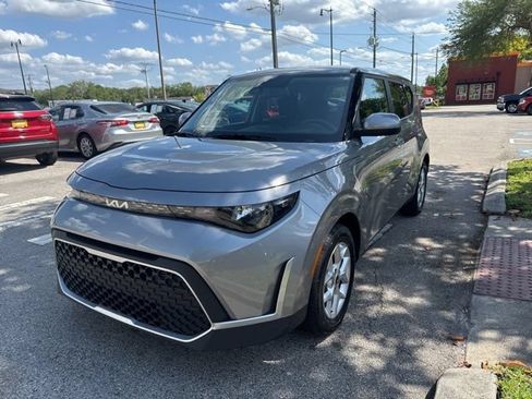 Used 2025 Kia Soul LX w/ LX Technology Package FWD image 4