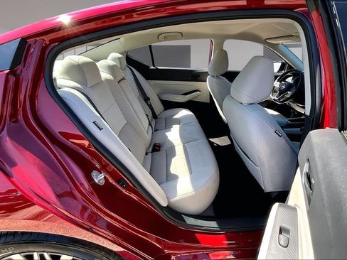 Used 2025 Nissan Altima 2.5 SV FWD image 22