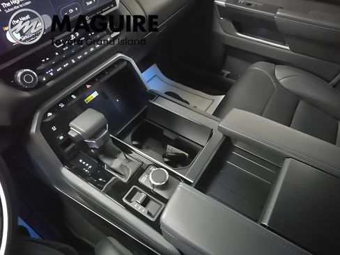 Used 2024 Toyota Sequoia Platinum AWD/4WD image 31