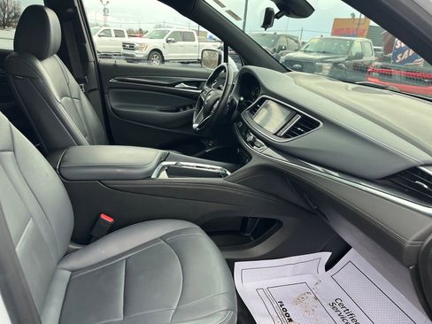 Used 2024 Buick Enclave Premium image 33