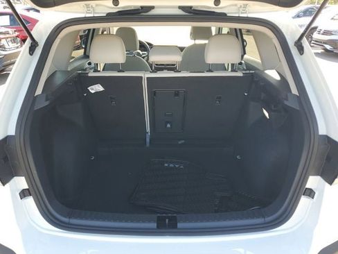 New 2026 Volkswagen Taos SE FWD image 8
