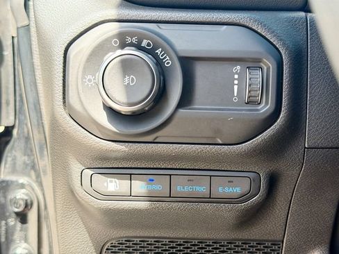 Used 2023 Jeep Wrangler Unlimited Sahara AWD/4WD image 34