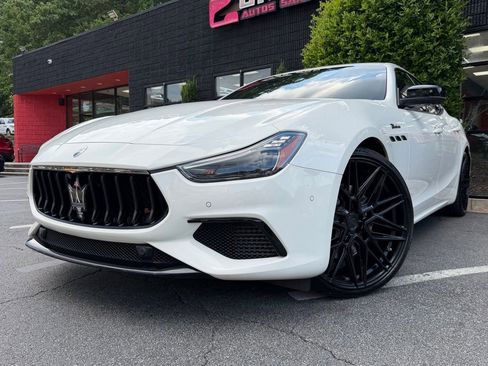 Used 2023 Maserati Ghibli Modena RWD image 2