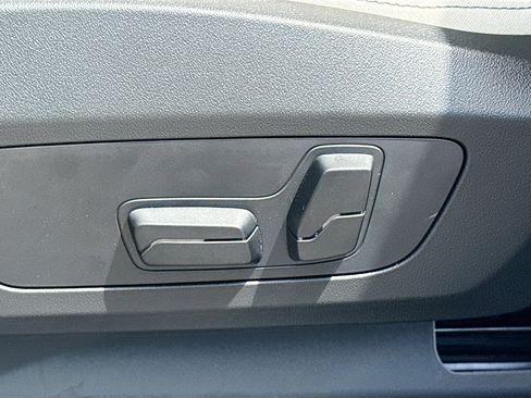 New 2026 BMW X1 xDrive28i w/ Technology Package AWD/4WD image 24