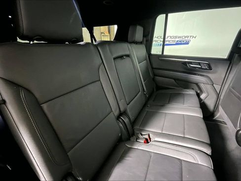 Used 2025 Chevrolet Suburban Z71 AWD/4WD image 22