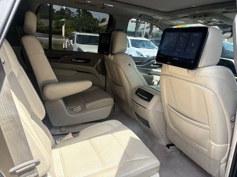 Used 2021 Cadillac Escalade Premium Luxury Platinum AWD/4WD image 15