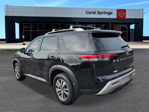 New 2025 Nissan Pathfinder SL image 3