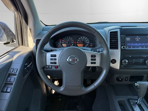Used 2019 Nissan Frontier SV image 12