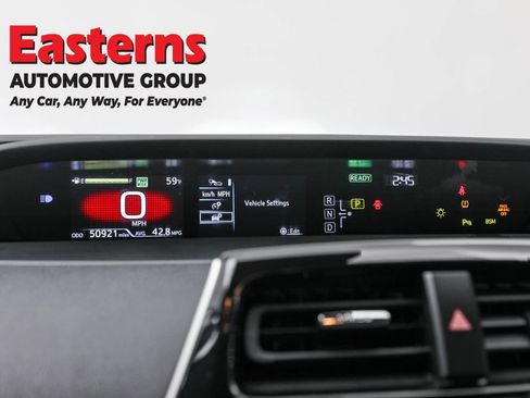 Used 2022 Toyota Prius LE image 18