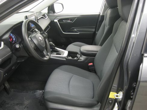 Used 2021 Toyota RAV4 XLE w/ Convenience Package image 8