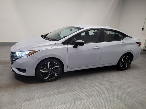 Used 2025 Nissan Versa SR FWD image 2