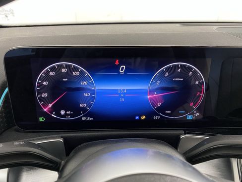 Used 2025 Mercedes-Benz GLB 250 4MATIC image 18