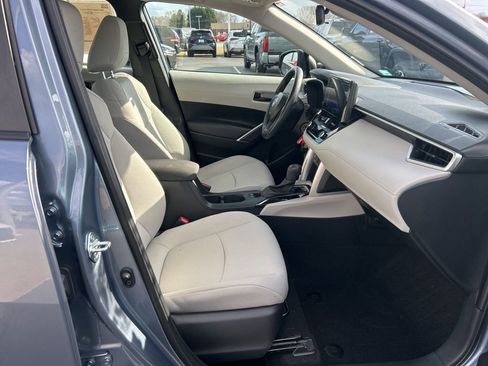Used 2023 Toyota Corolla Cross L image 18