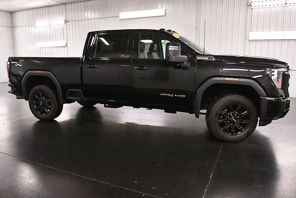 Used 2025 GMC Sierra 2500 AT4 AWD/4WD image 8